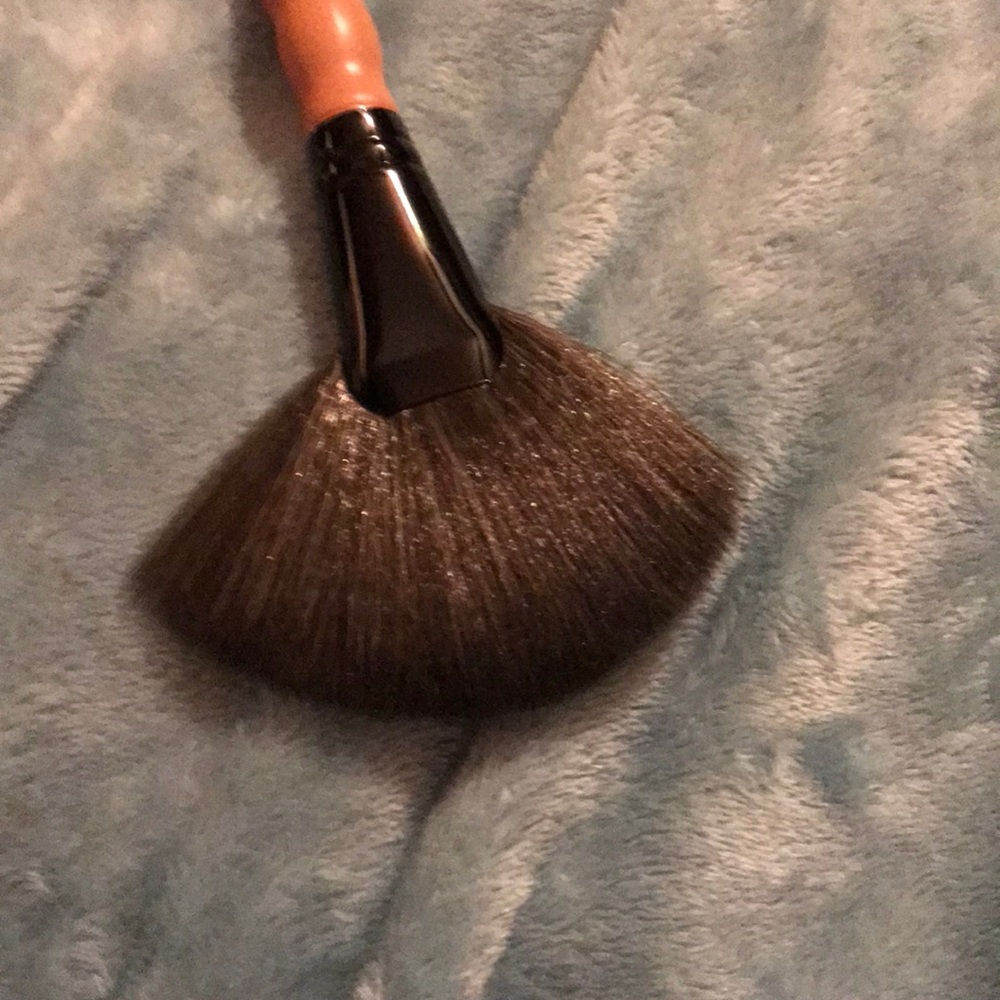 Makeup brush - Picture 3 of 3